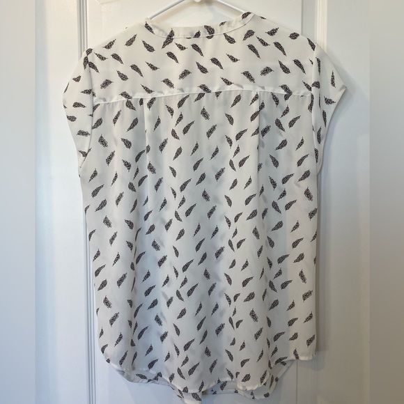 Lillian V Neck Blouse - Picture 2 of 4